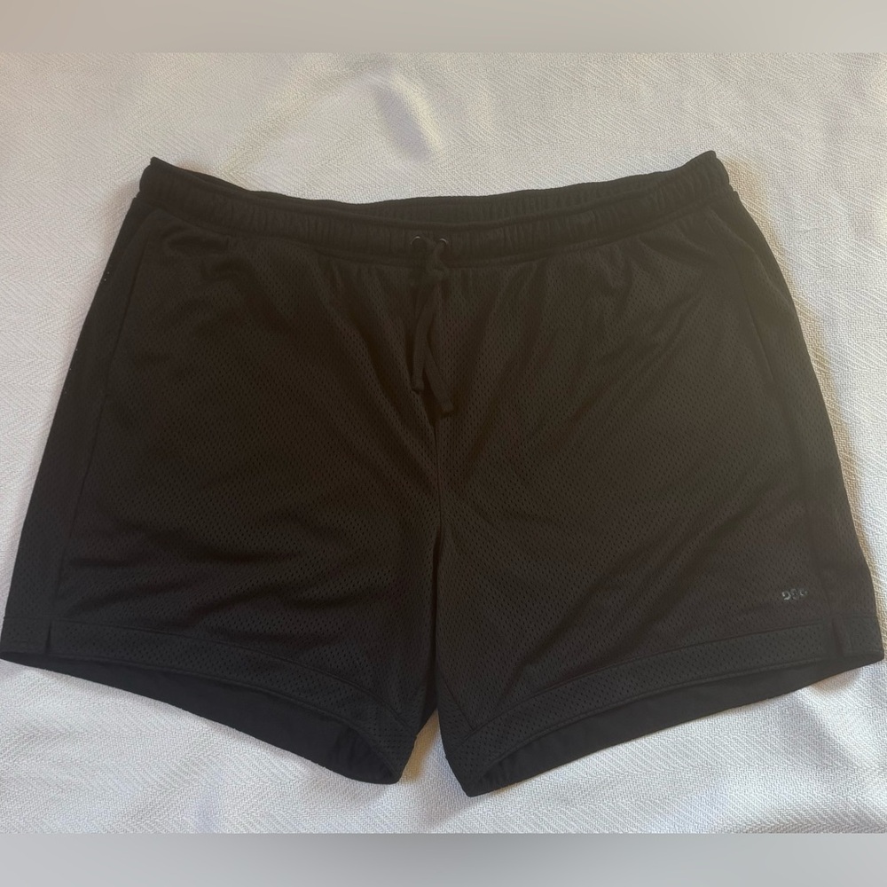 DSG Men’s Black Athletic 6” Mesh Shorts XXL